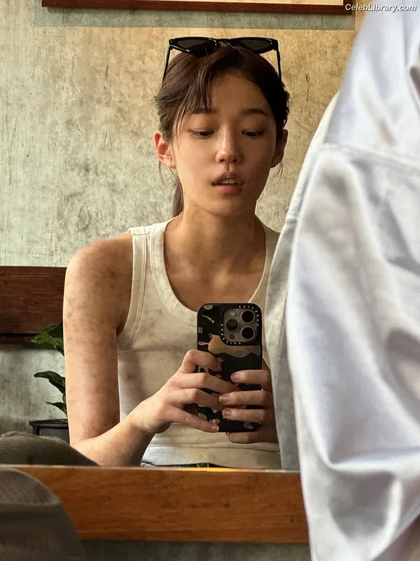 Roh Yoon-seo photo 3 of 10