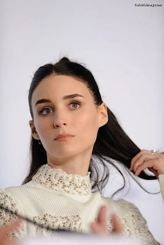 Rooney Mara photo 17 of 165