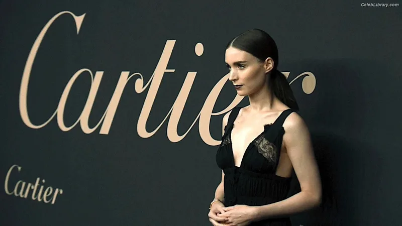 Rooney Mara photo 22 of 162