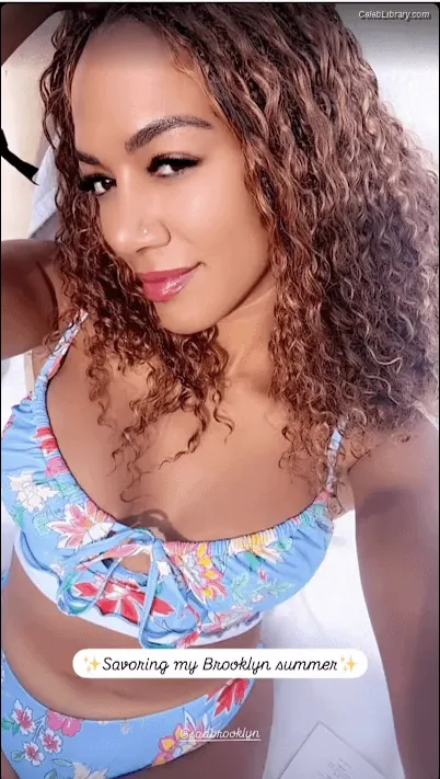Ros Gold-Onwude photo 6 of 32