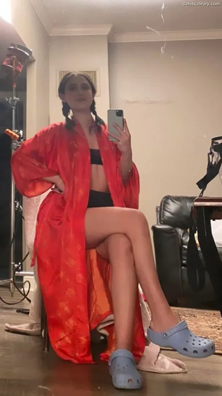 Rosa Salazar photo 16 of 42