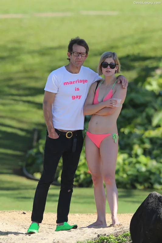Rosamund Pike photo 2 of 177