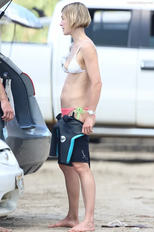 Rosamund Pike photo 12 of 177