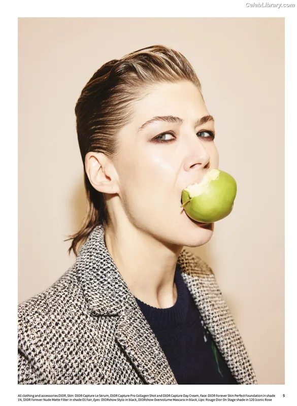 Rosamund Pike photo 2 of 177