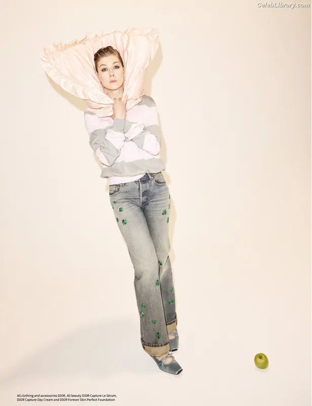 Rosamund Pike photo 3 of 177