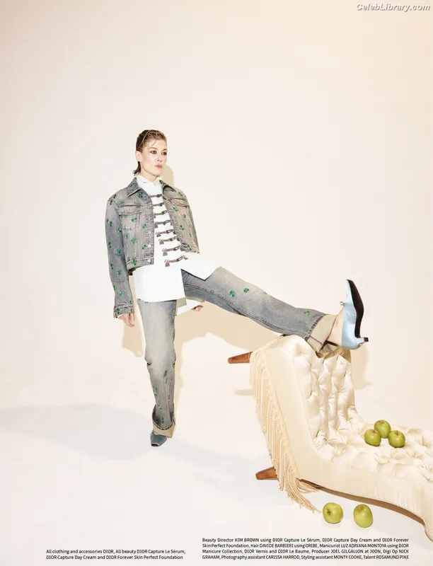Rosamund Pike photo 7 of 177