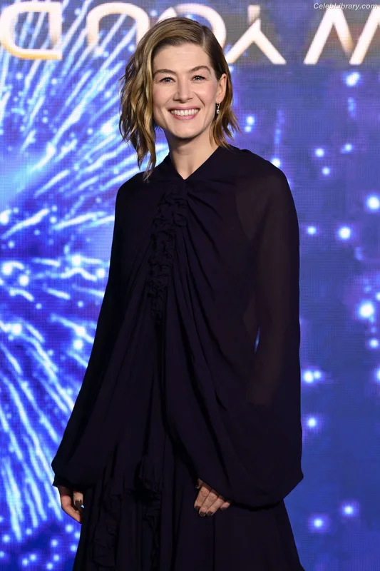 Rosamund Pike photo 3 of 177