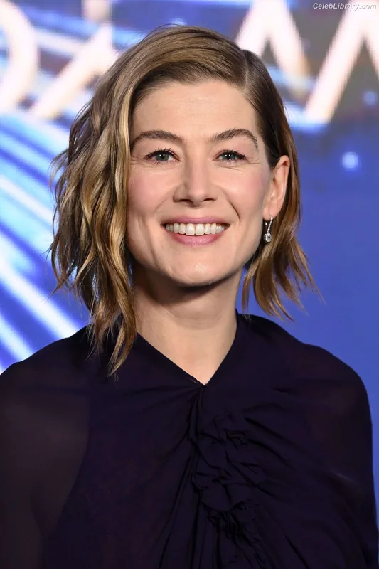 Rosamund Pike photo 4 of 177