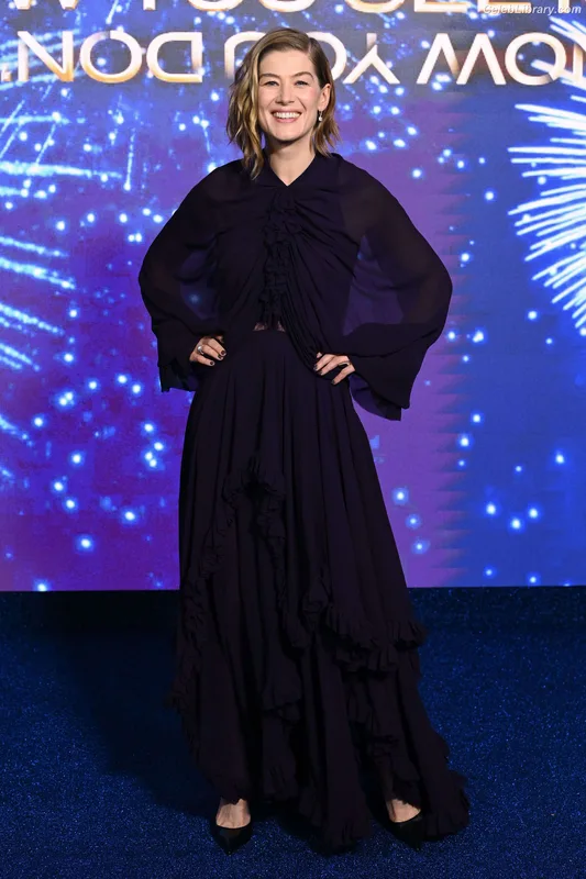 Rosamund Pike photo 5 of 177