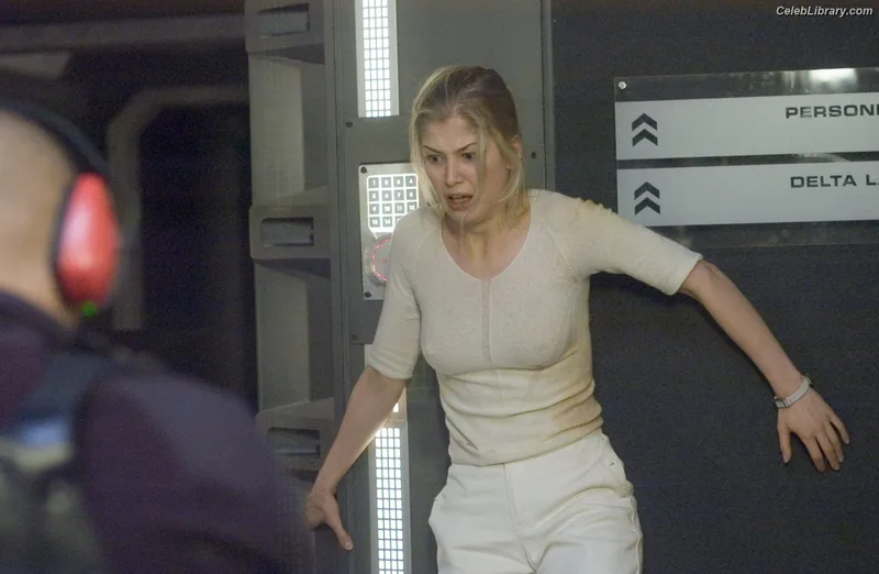Rosamund Pike photo 22 of 177