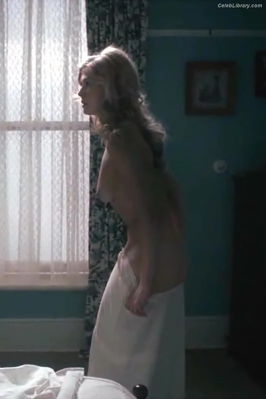 Rosamund Pike photo 24 of 177