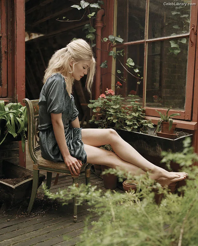 Rosamund Pike photo 4 of 177