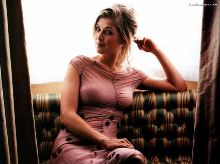 Rosamund Pike photo 19 of 177