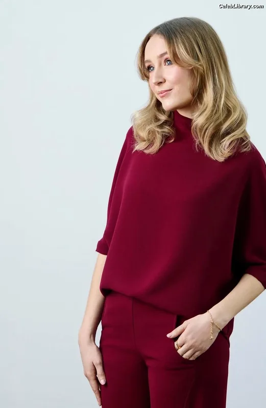 Rose Ayling-Ellis photo 2 of 58