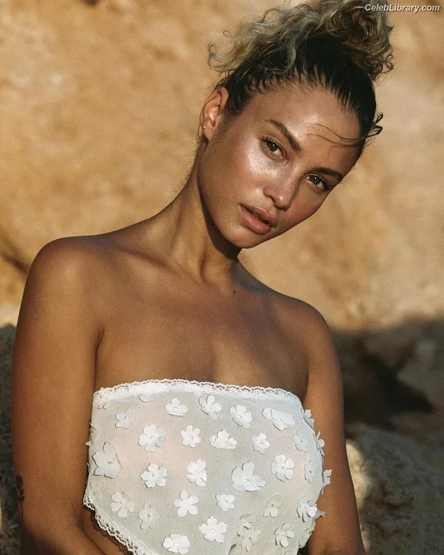Rose Bertram photo 13 of 152