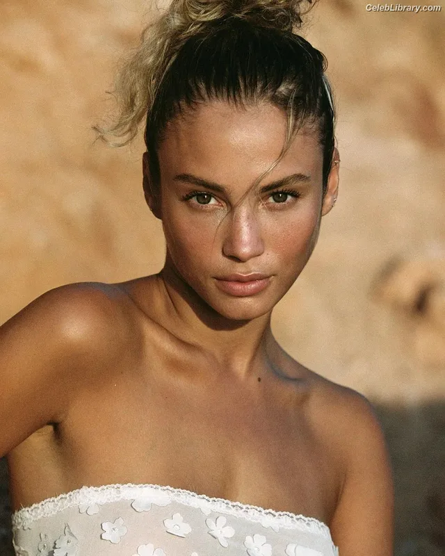 Rose Bertram photo 14 of 152