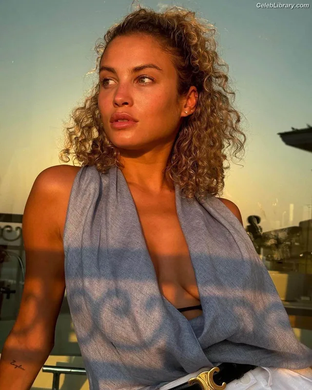 Rose Bertram photo 15 of 152