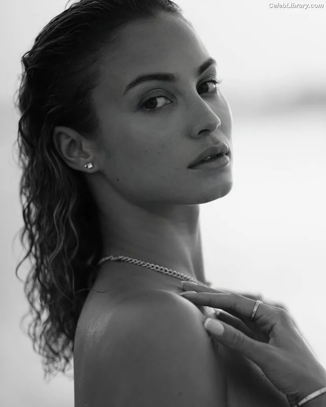 Rose Bertram photo 13 of 152