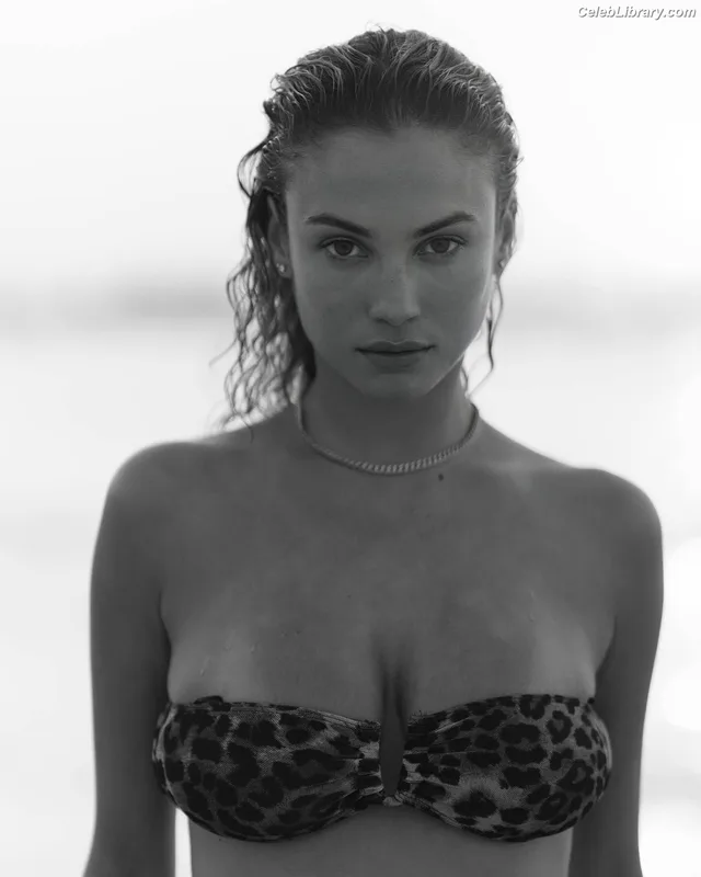 Rose Bertram photo 14 of 152