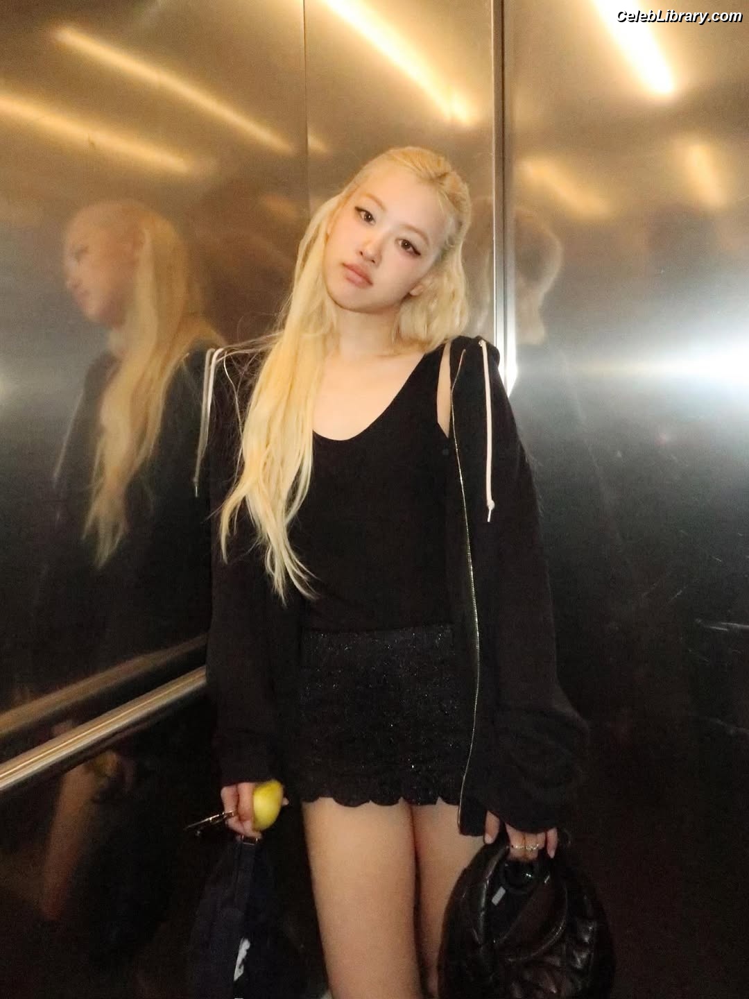 Rosé (BLACKPINK) photo 3 of 4338
