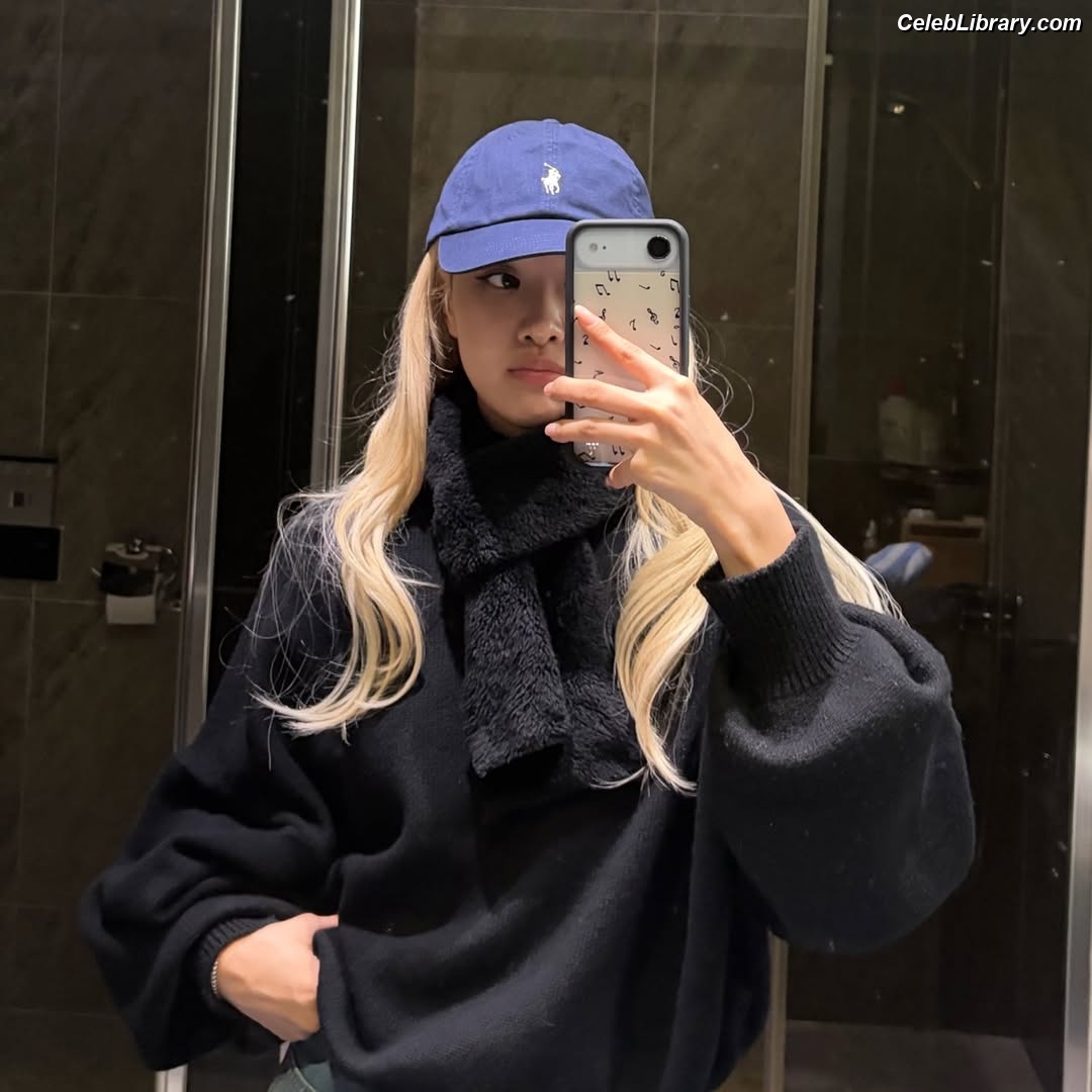 Rosé (BLACKPINK) photo 3 of 4338