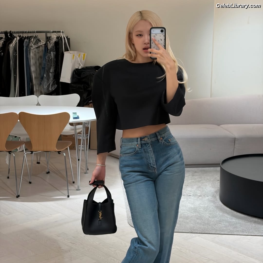 Rosé (BLACKPINK) photo 13 of 4338