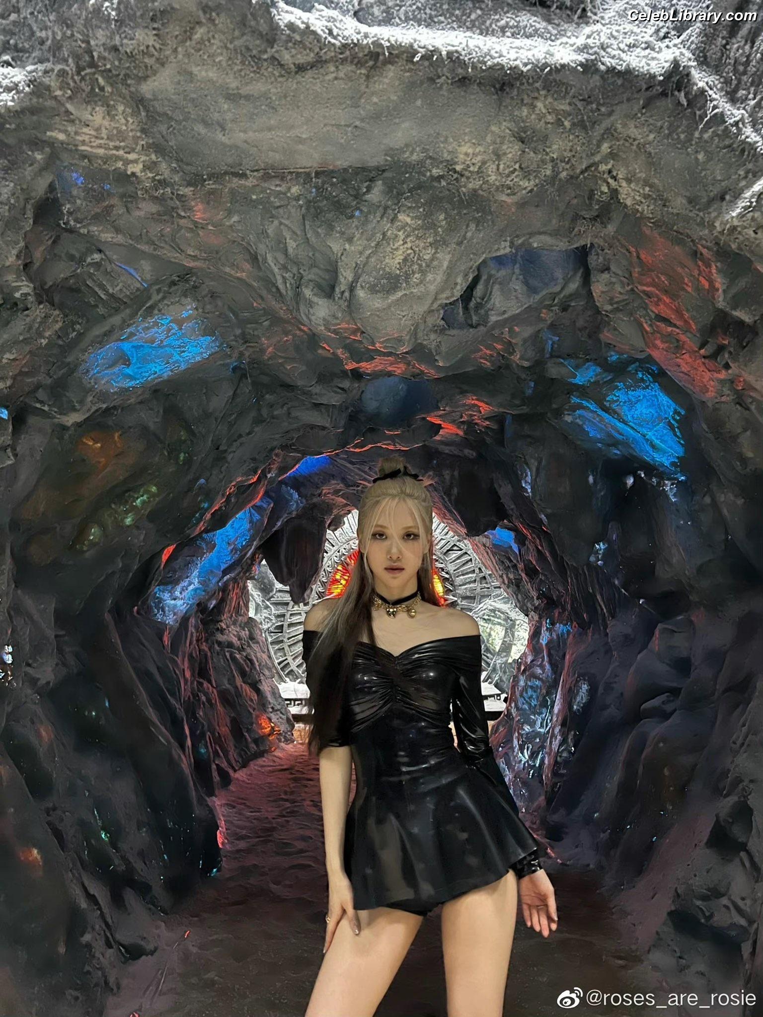 Rosé (BLACKPINK) photo 11 of 4338