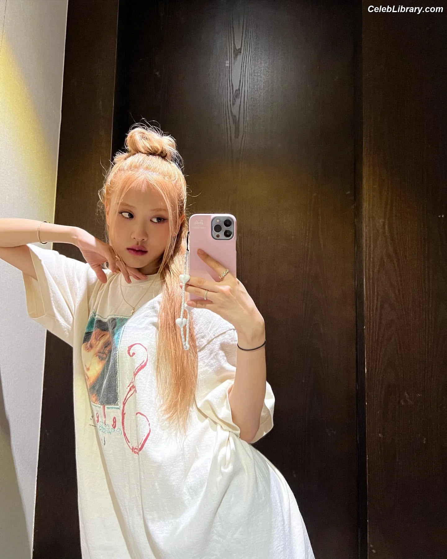 Rosé (BLACKPINK) photo 21 of 4338