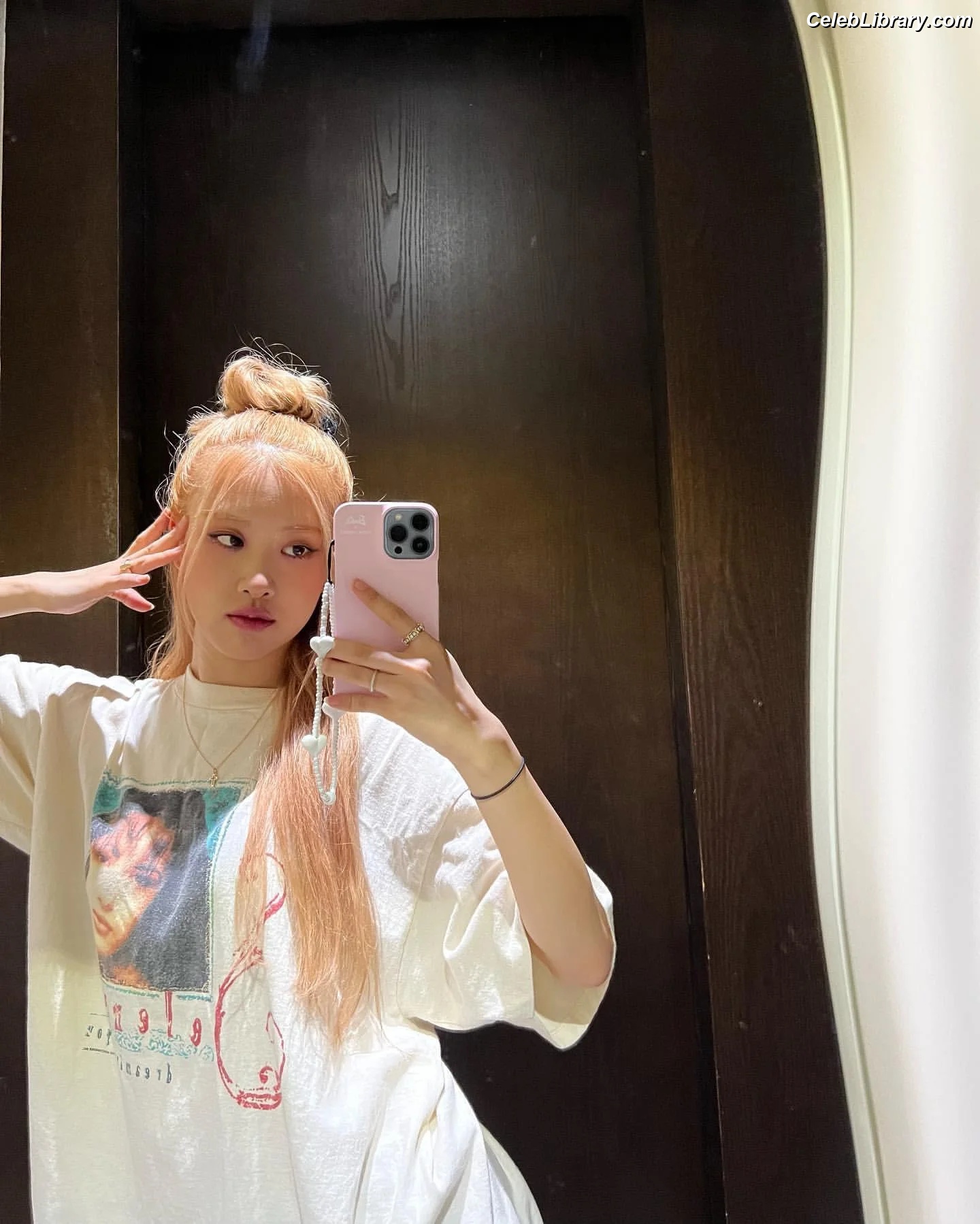 Rosé (BLACKPINK) photo 2 of 4338