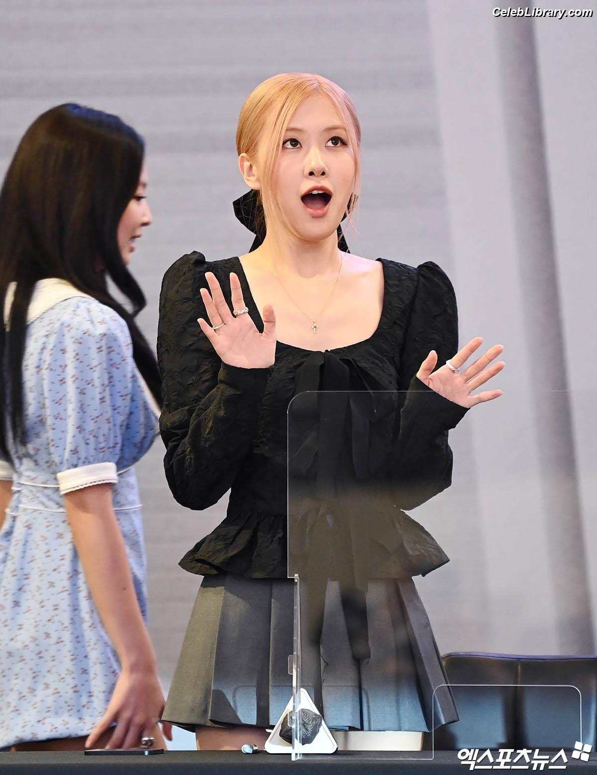 Rosé (BLACKPINK) photo 14 of 4338