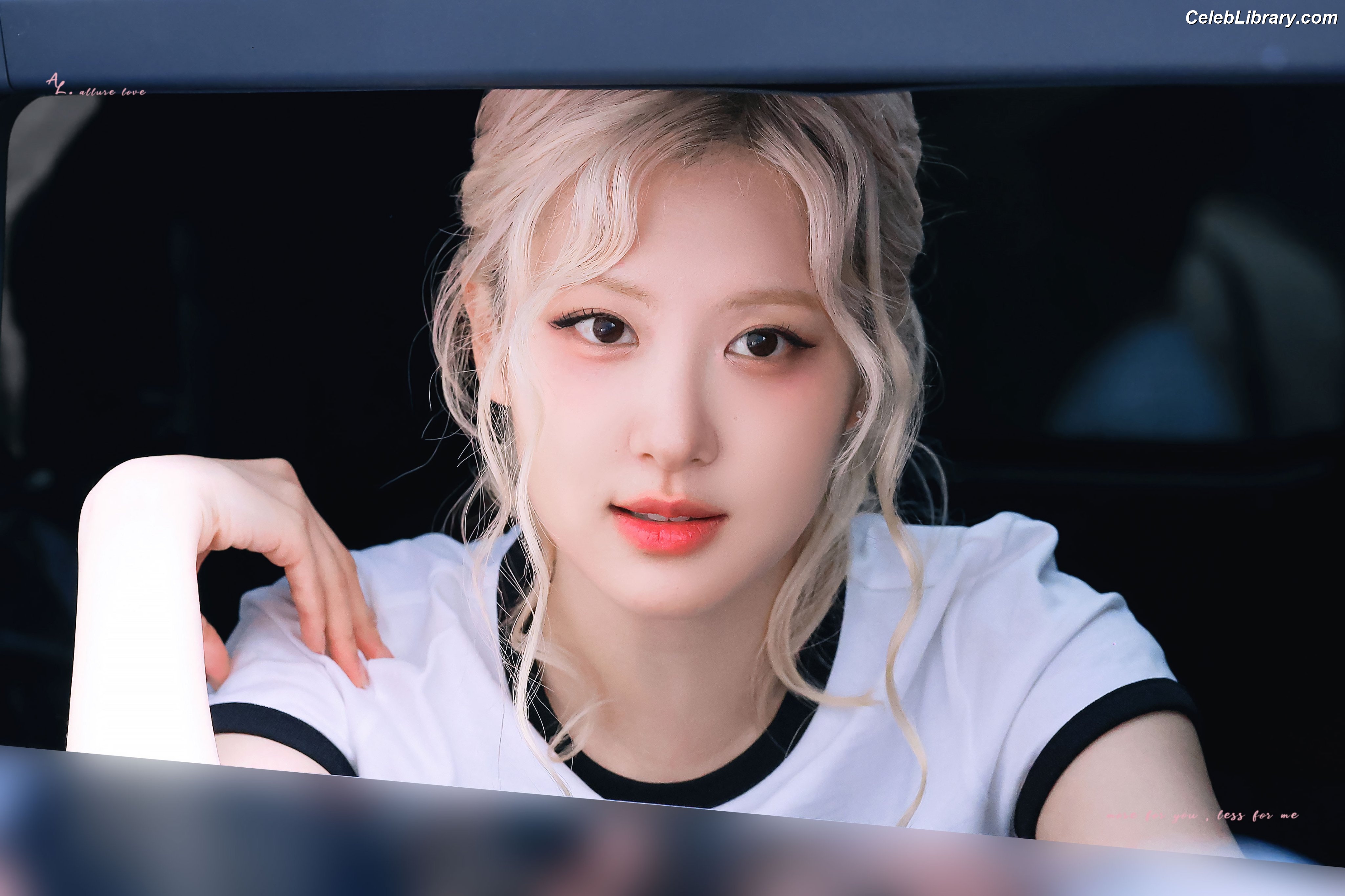 Rosé (BLACKPINK) photo 5 of 4338