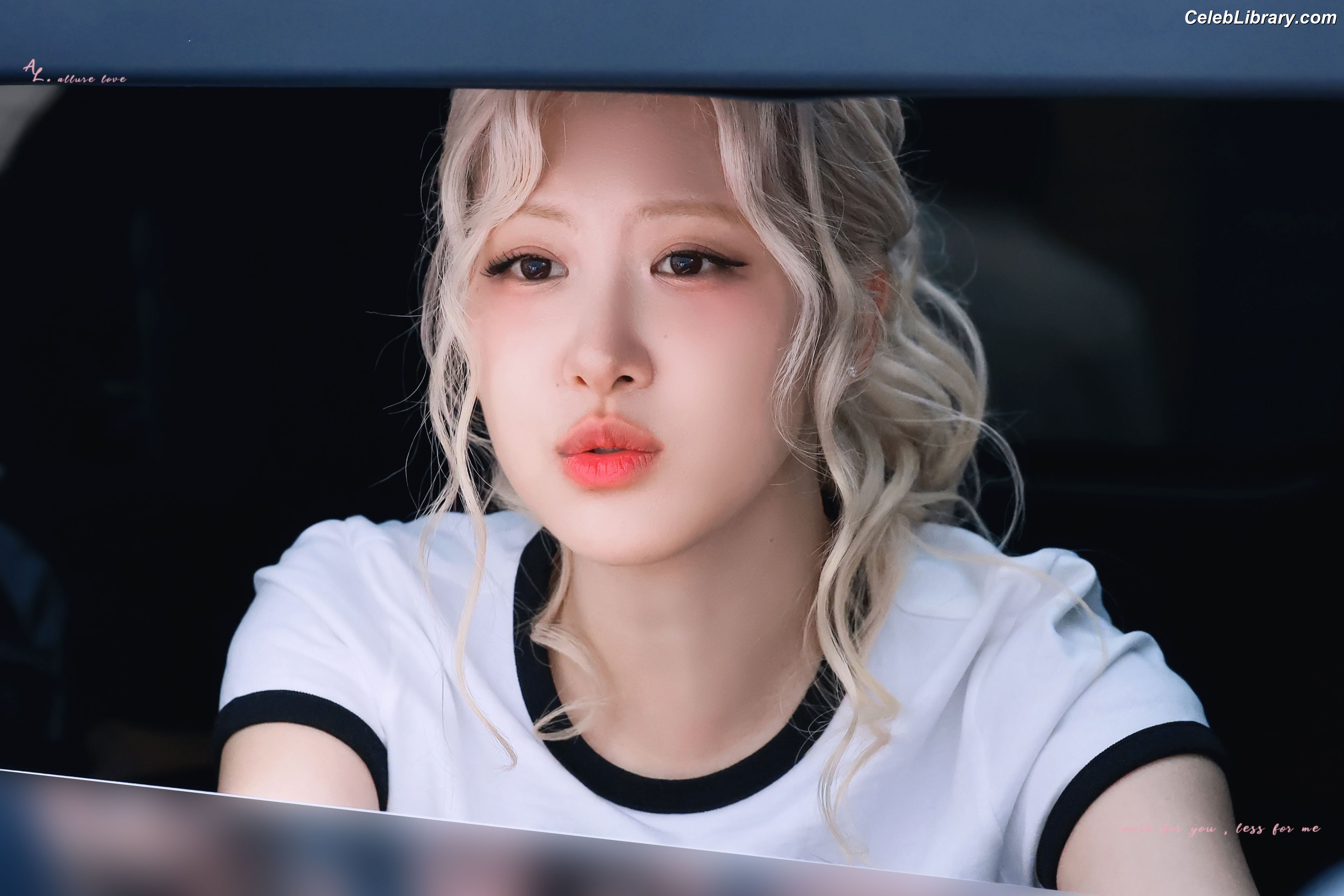 Rosé (BLACKPINK) photo 6 of 4338