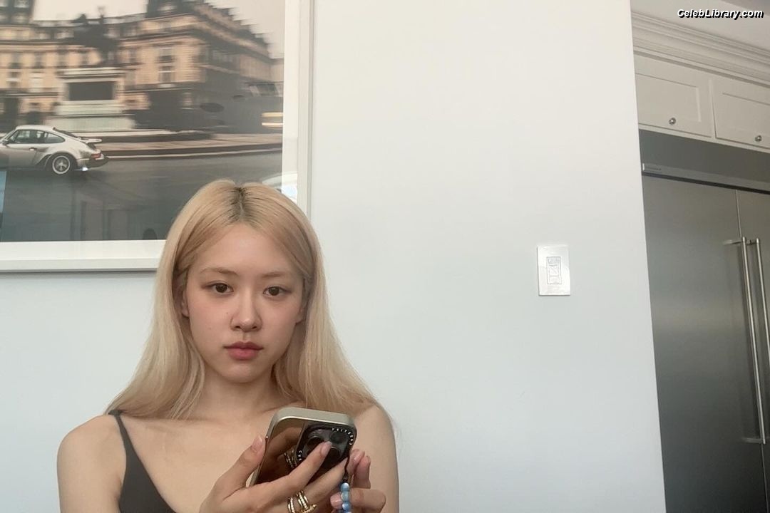 Rosé (BLACKPINK) photo 15 of 4338