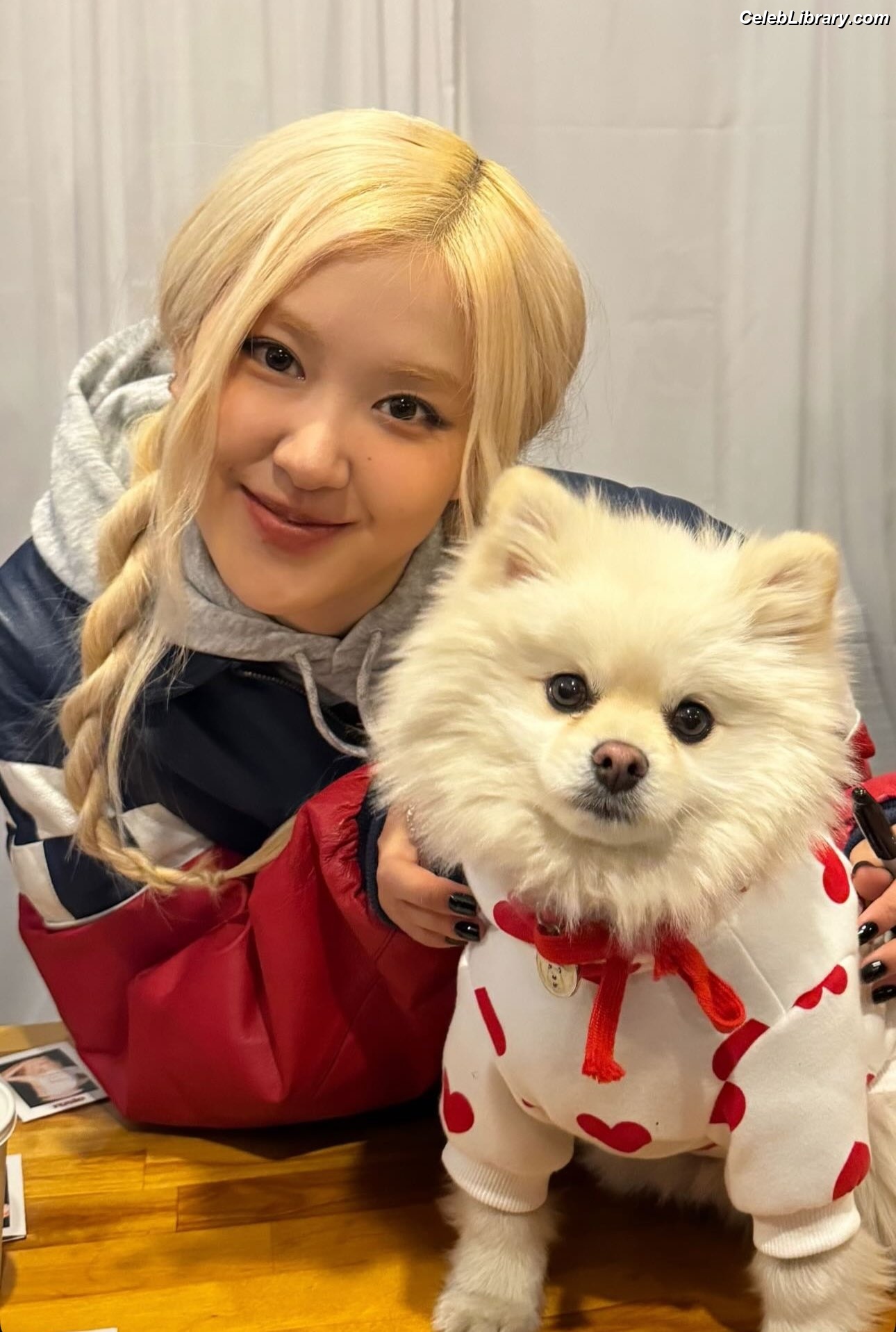 Rosé (BLACKPINK) photo 3 of 4338