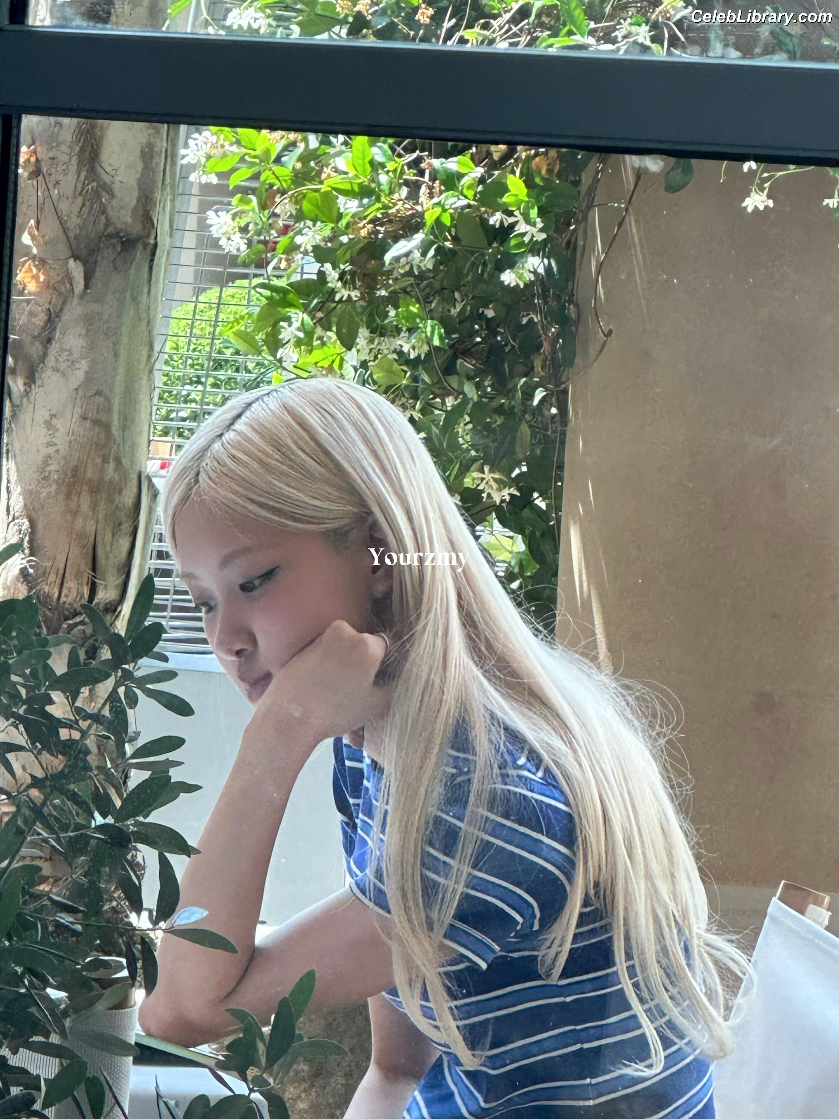 Rosé (BLACKPINK) photo 11 of 4338