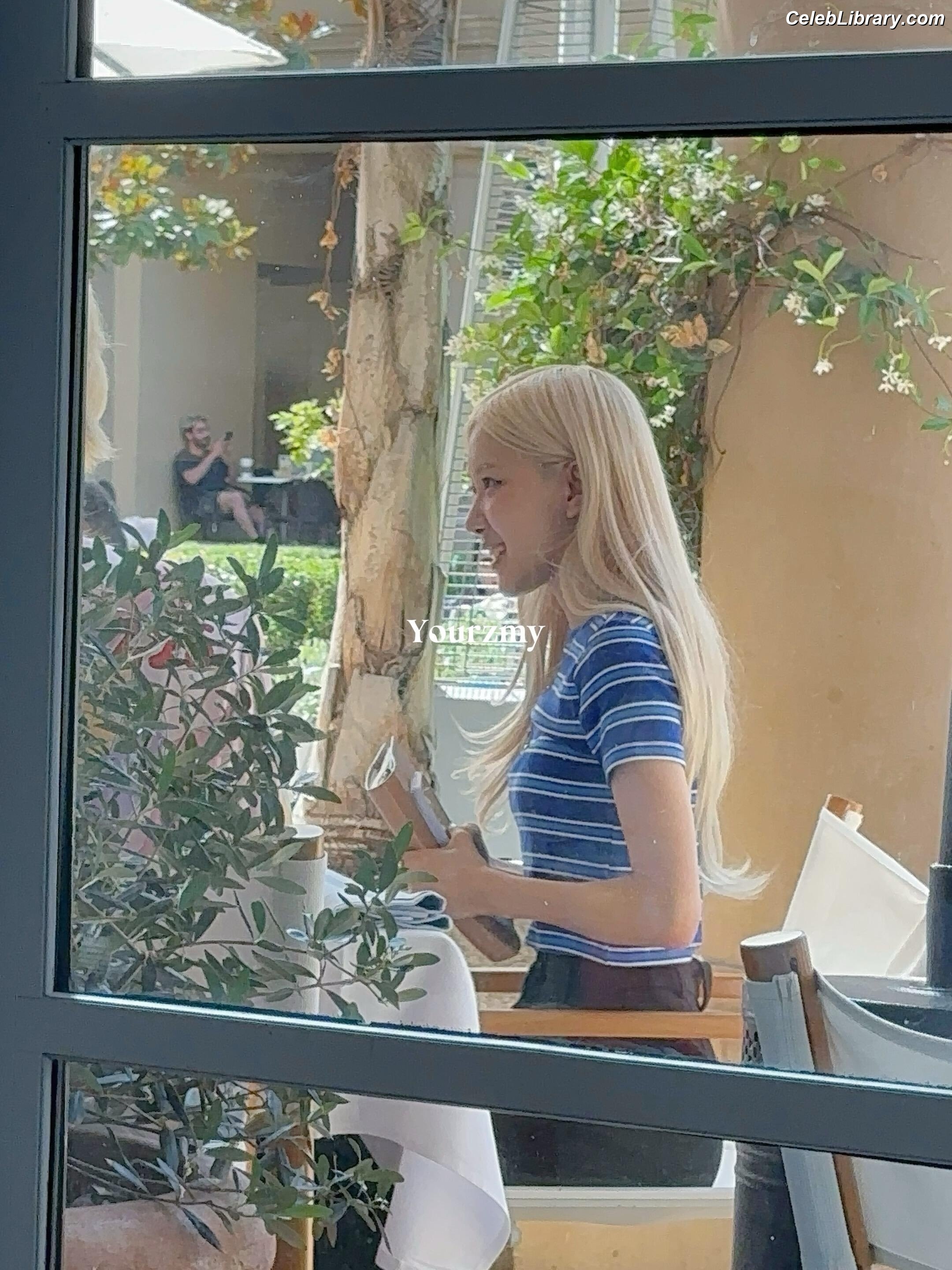 Rosé (BLACKPINK) photo 13 of 4338