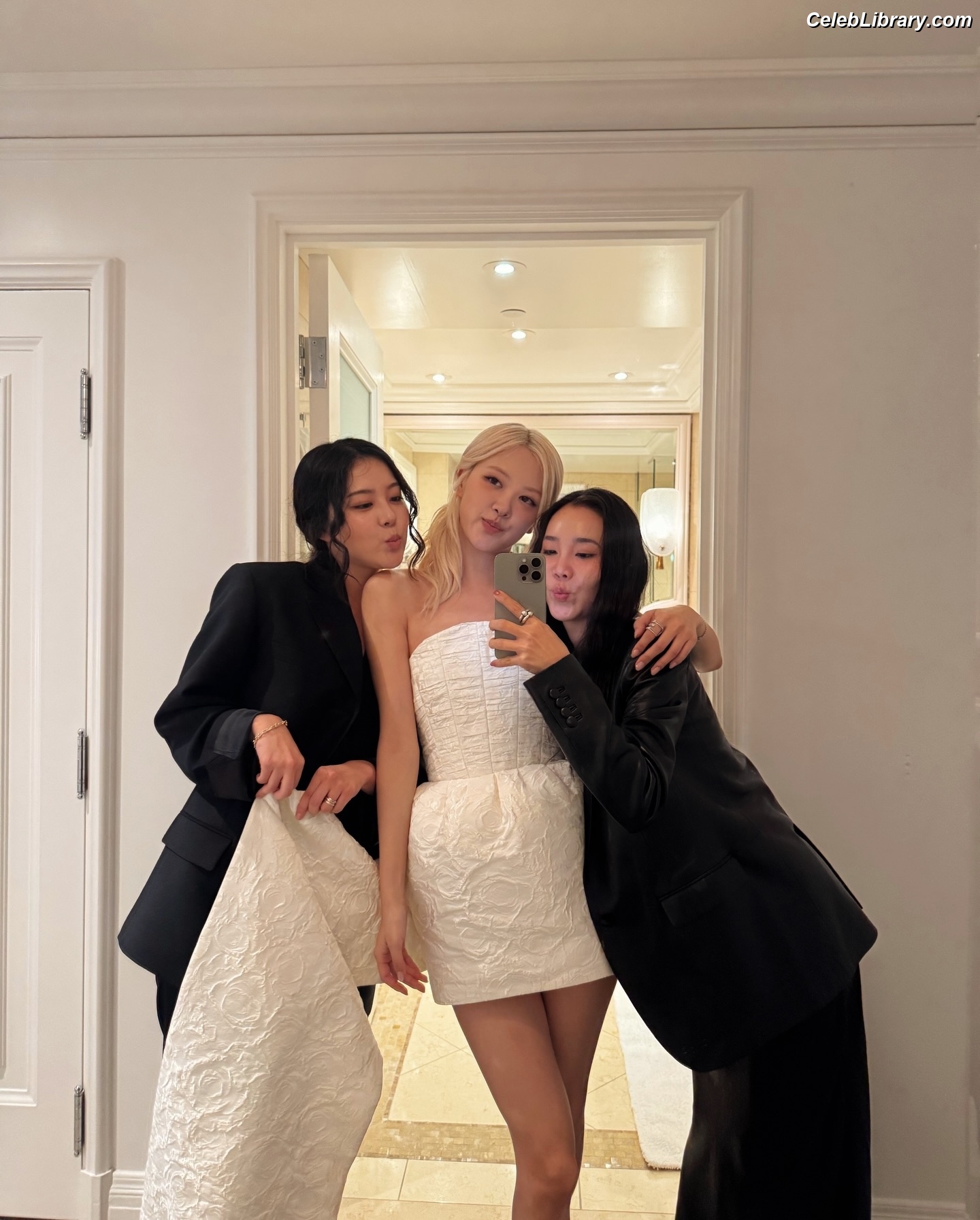 Rosé (BLACKPINK) photo 2 of 4338