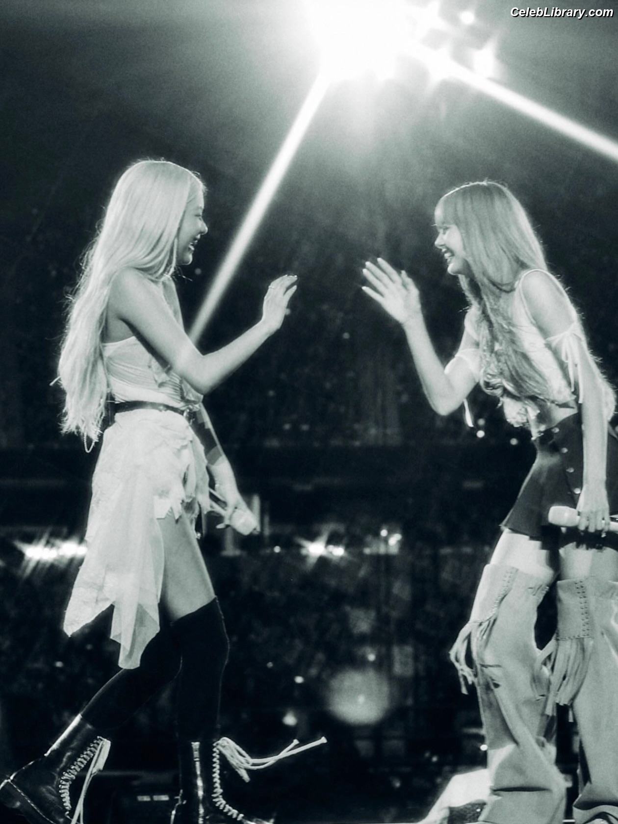 Rosé (BLACKPINK) photo 12 of 4338
