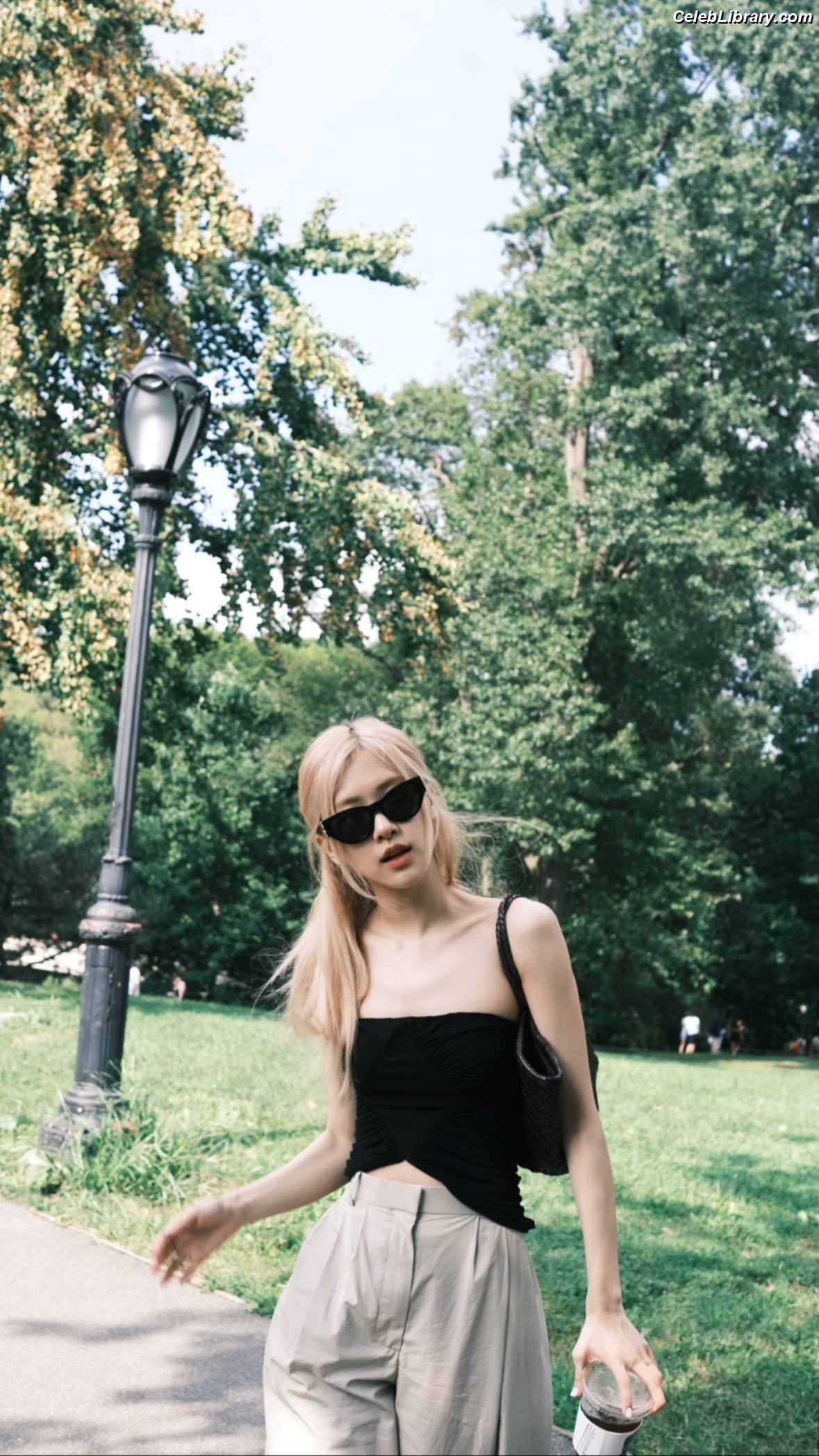 Rosé (BLACKPINK) photo 21 of 4338