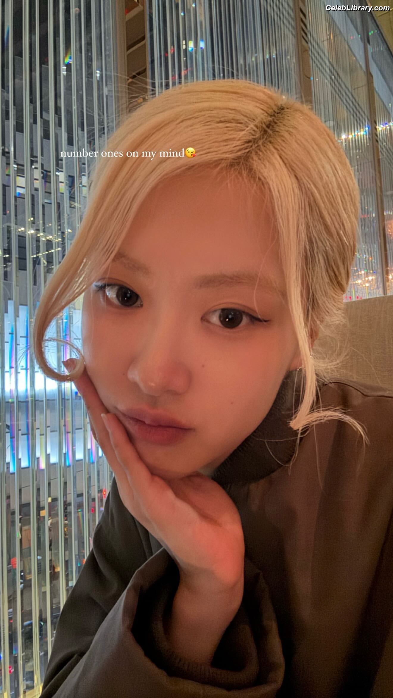 Rosé (BLACKPINK) photo 20 of 4338