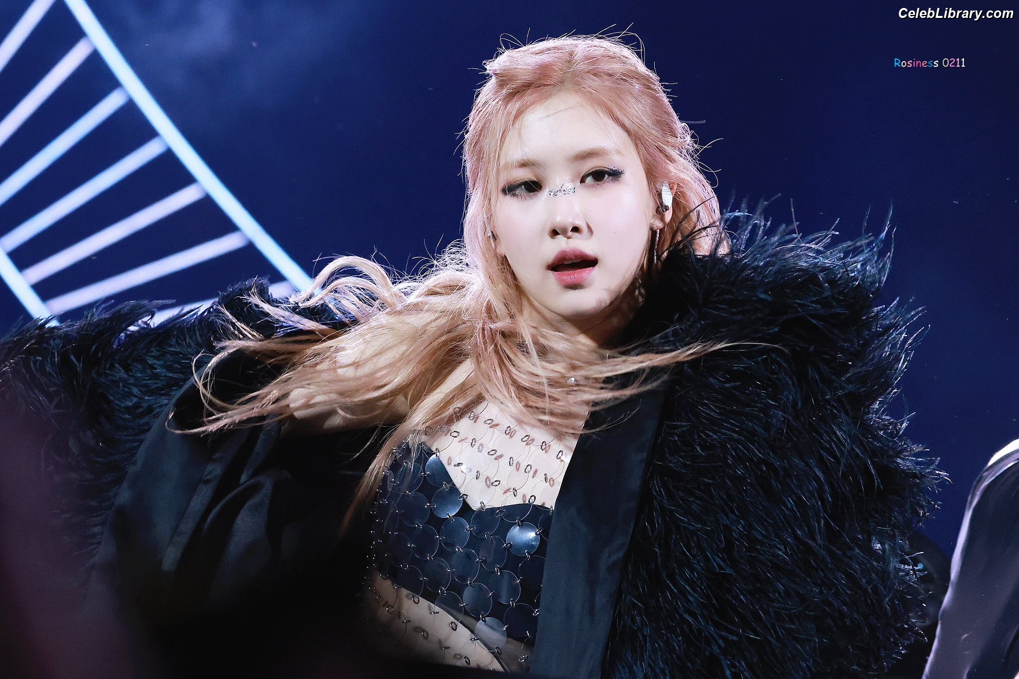 Rosé (BLACKPINK) photo 15 of 4338