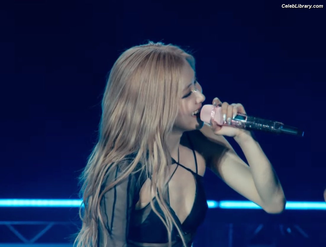 Rosé (BLACKPINK) photo 17 of 4338