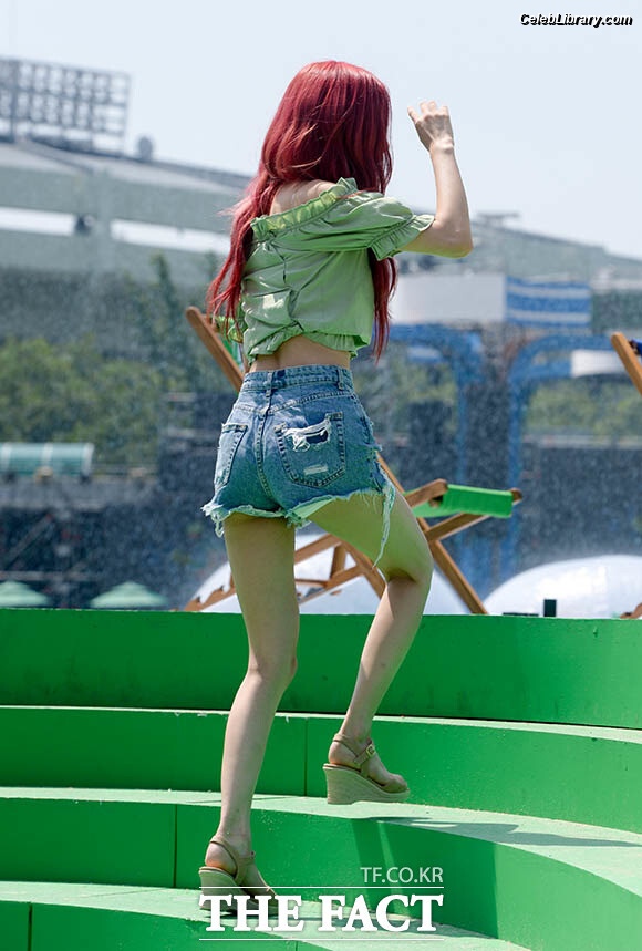 Rosé (BLACKPINK) photo 7 of 4338