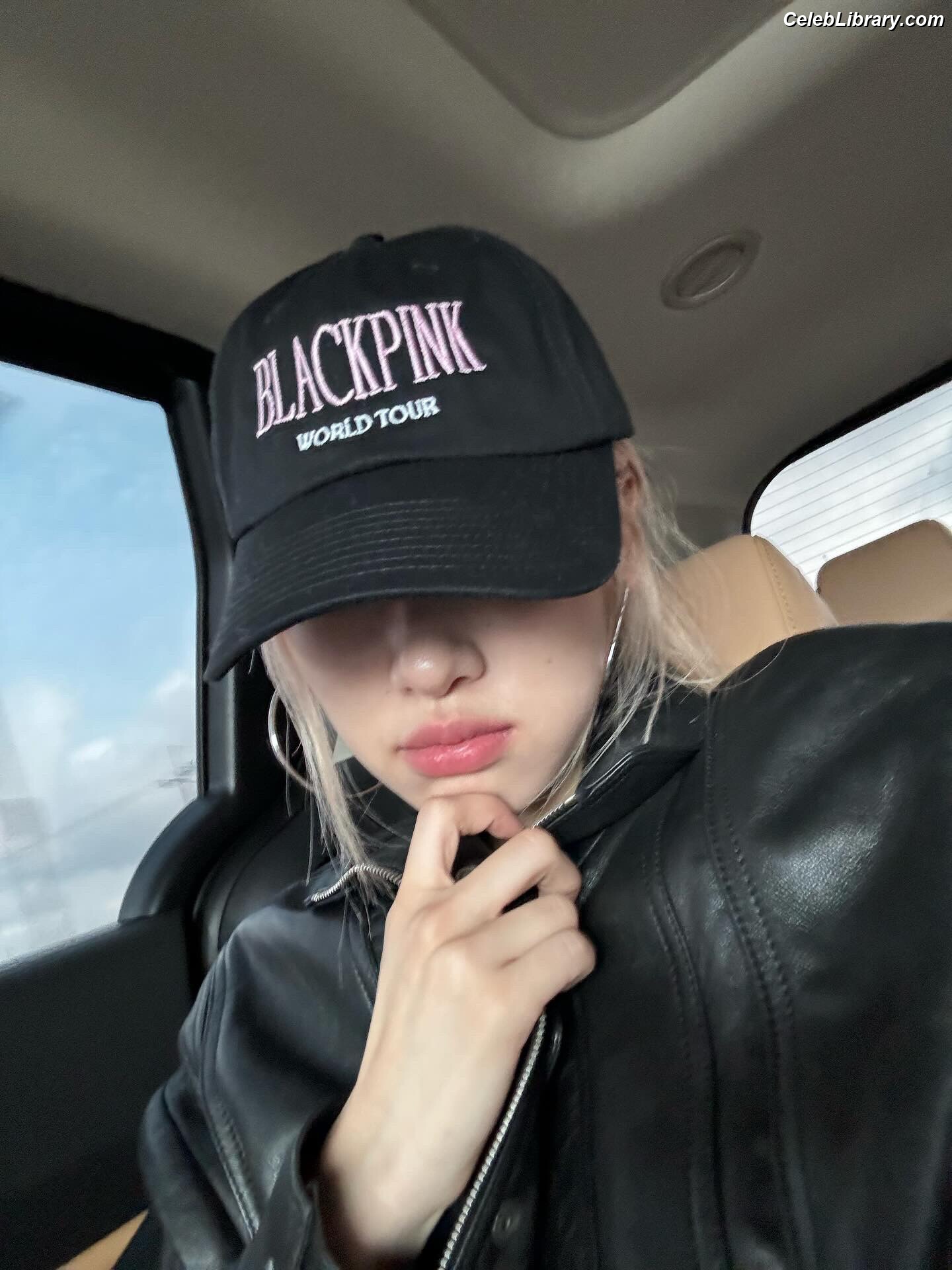 Rosé (BLACKPINK) photo 3 of 4338