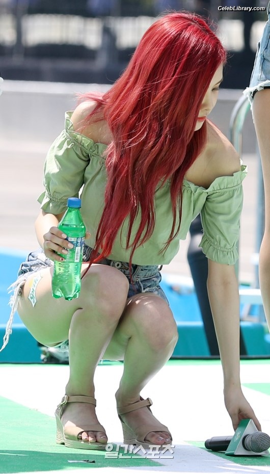 Rosé (BLACKPINK) photo 17 of 4338