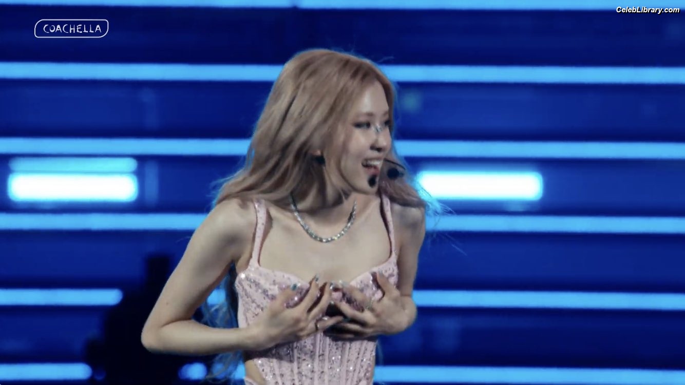 Rosé (BLACKPINK) photo 5 of 4338