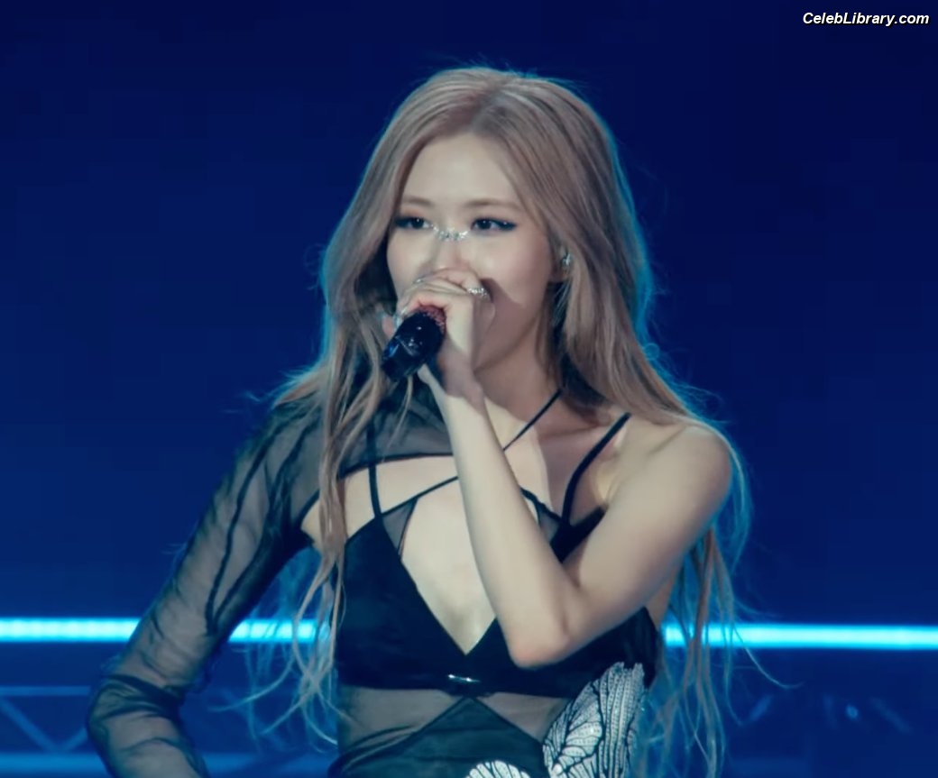 Rosé (BLACKPINK) photo 3 of 4338