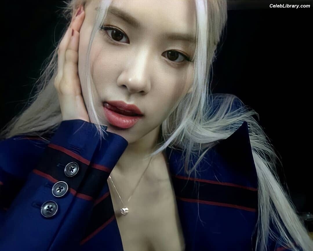 Rosé (BLACKPINK) photo 5 of 4338