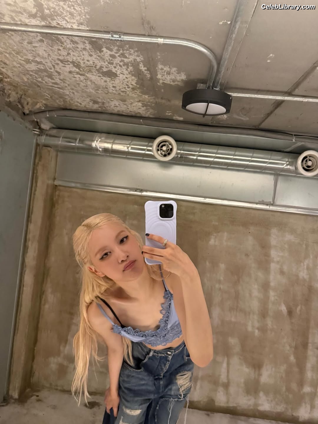 Rosé (BLACKPINK) photo 16 of 4338