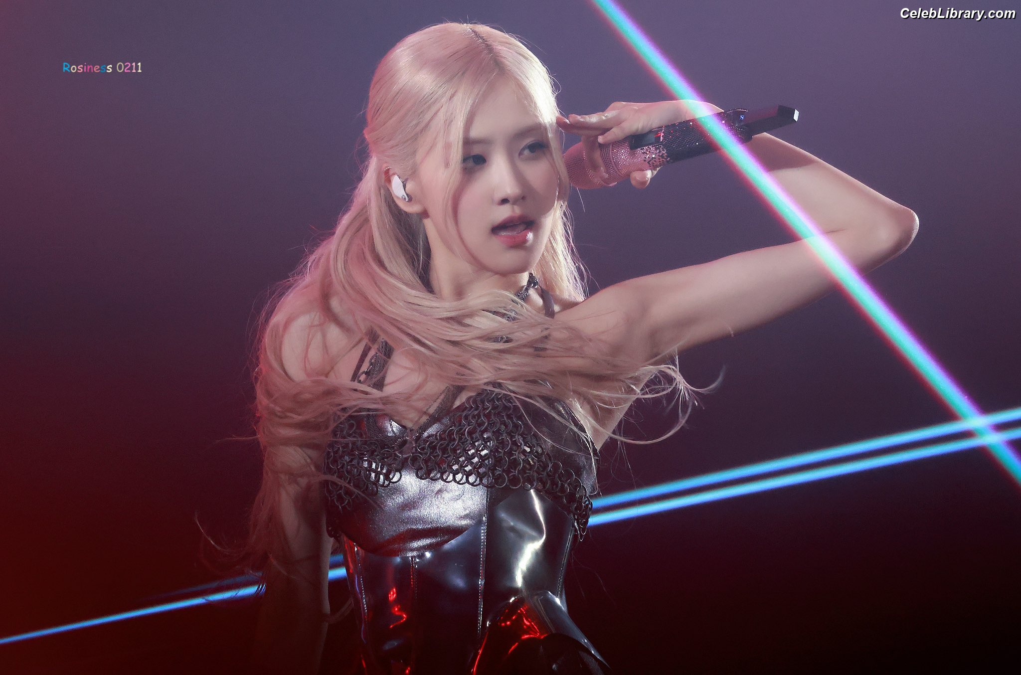 Rosé (BLACKPINK) photo 24 of 4338